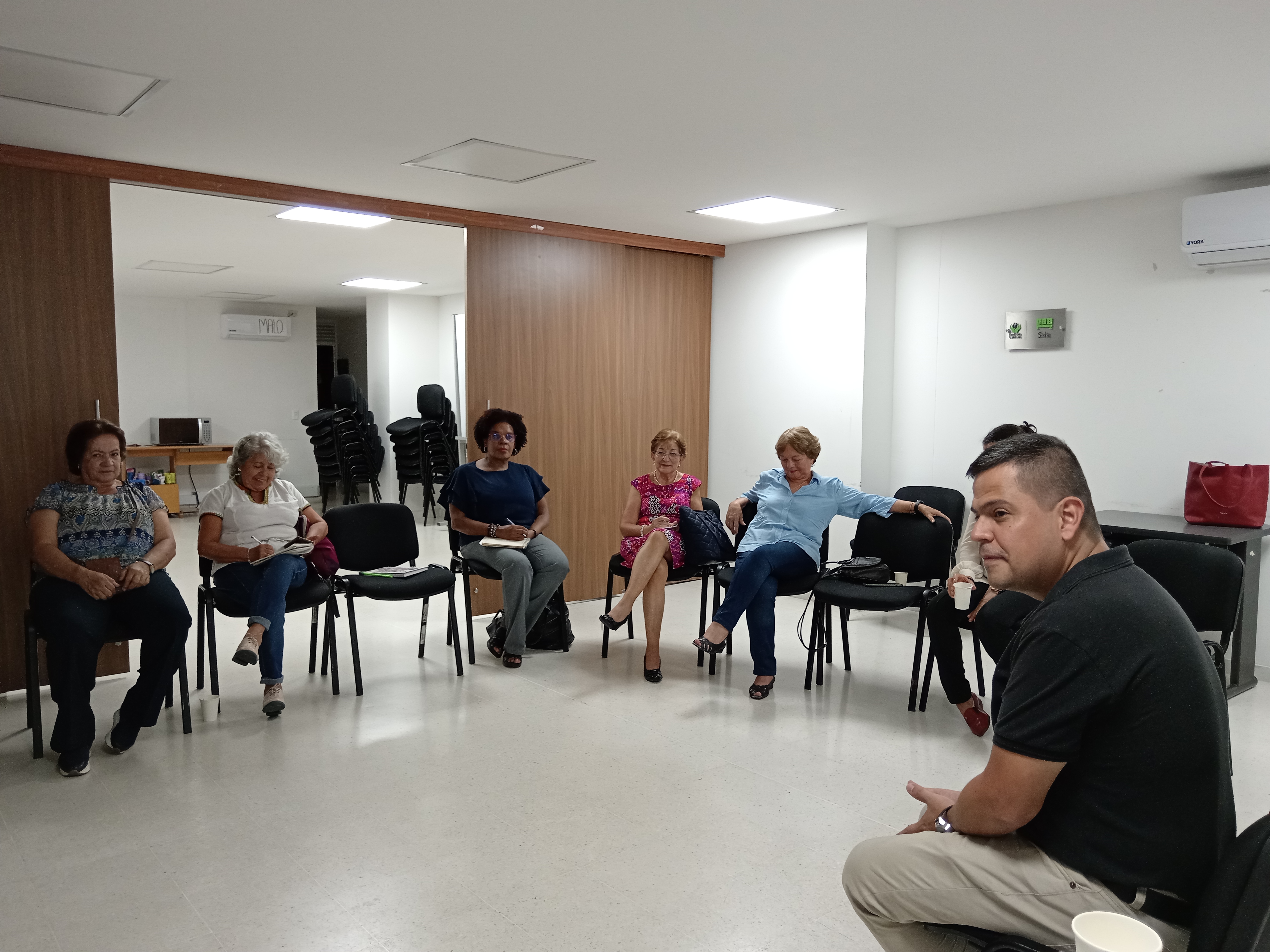 Capacitación para mejorar nuestras competencias en el manejo del dinero con l asistencia de 15 asociados - 29 de febrero 2024.