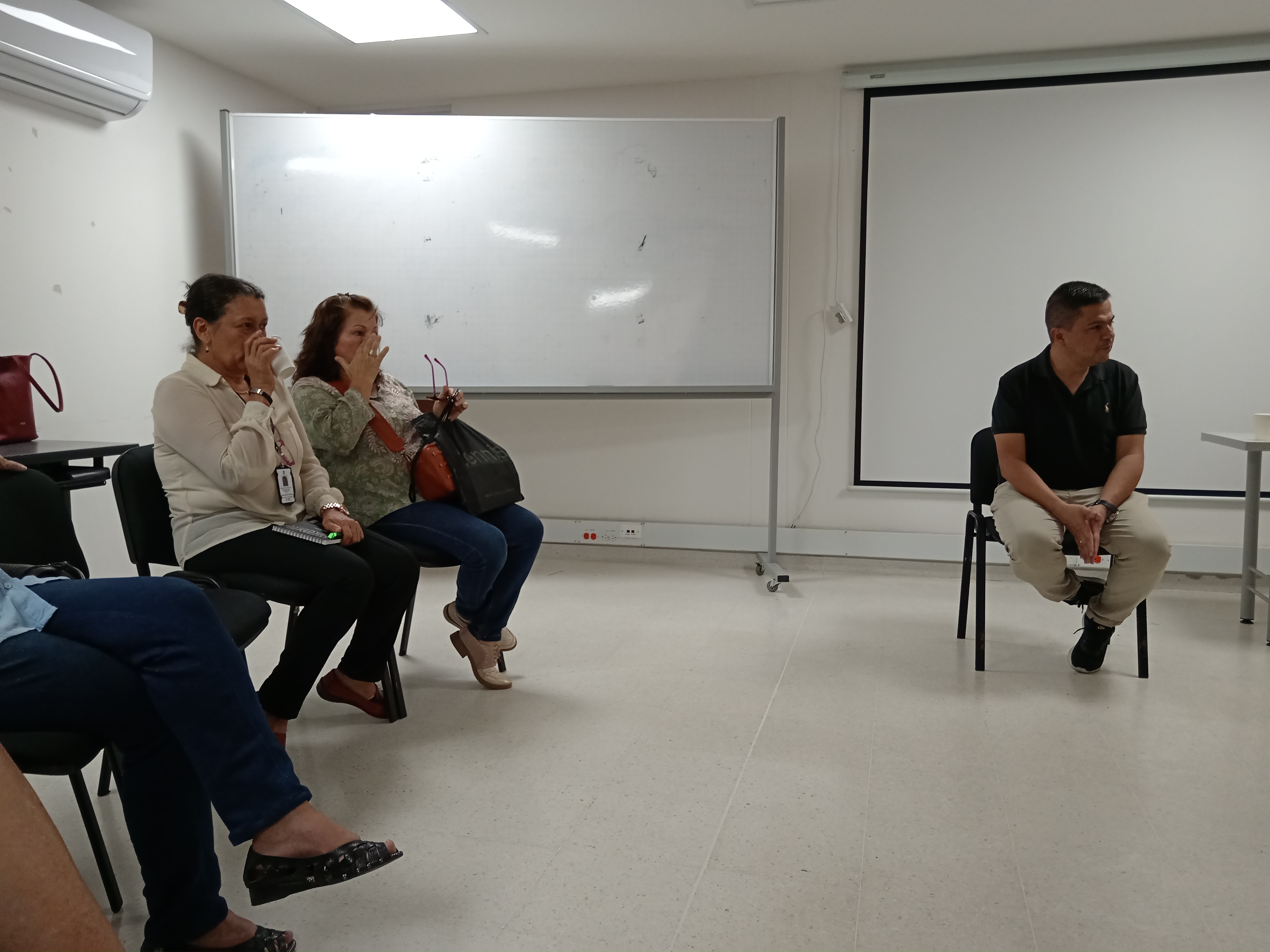 Capacitación para mejorar nuestras competencias en el manejo del dinero con l asistencia de 15 asociados - 29 de febrero 2024.