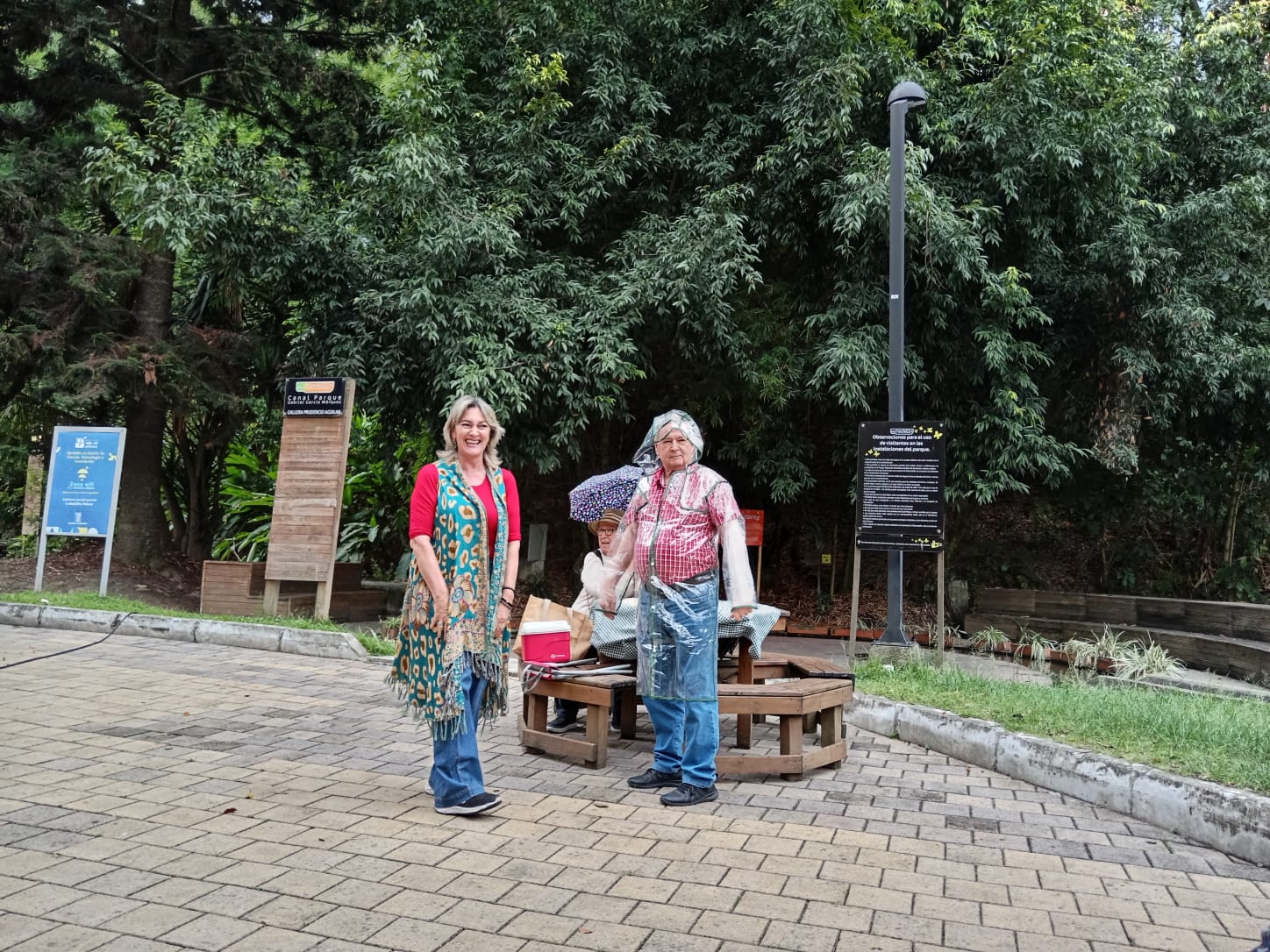 Picnic familiar cuyo objetivo es un taller reflexivo sobre el afecto y la alimentación. Lugar: Parque Gabriel Garcia Marquez. Telemedellín
. Fecha: 25 de abril de 2024. asistentes 27 personas